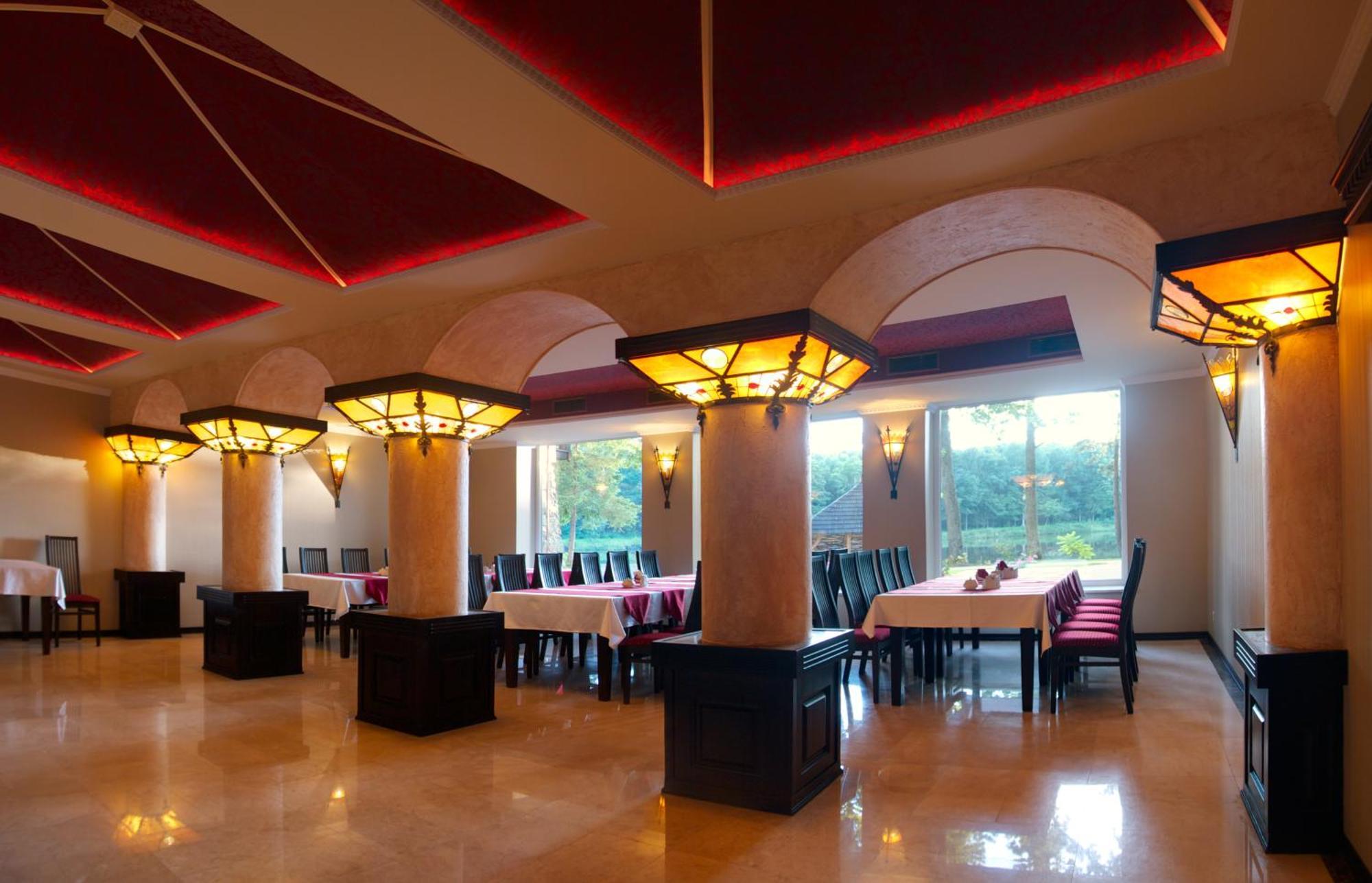 Sherwood Hotel Dovhomosztiszka Kültér fotó